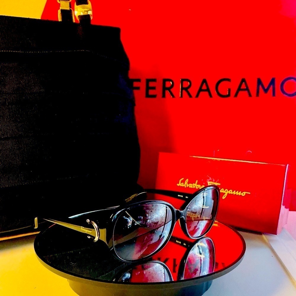 SALVATORE FERRAGAMO SUNGLASSES BLACK OVAL